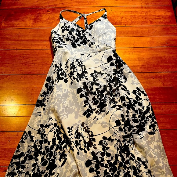 Azazie - Davis - Abstract Floral - Size 4 - Worn once and dry cleaned. - Picture 5 of 6